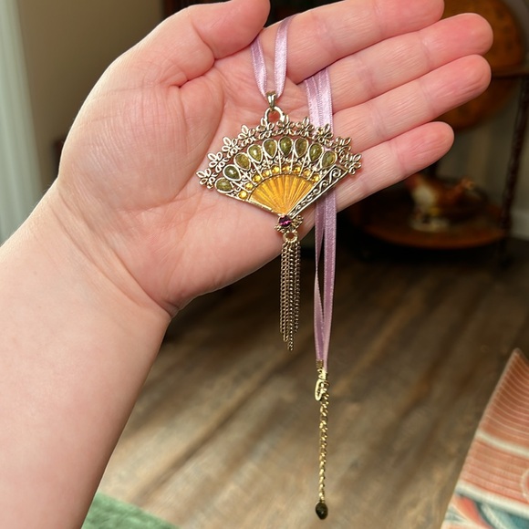 Vintage Jewelry - 15.5-17.5” Vintage Asian enamel rhinestone oriental folding fan tassel necklace